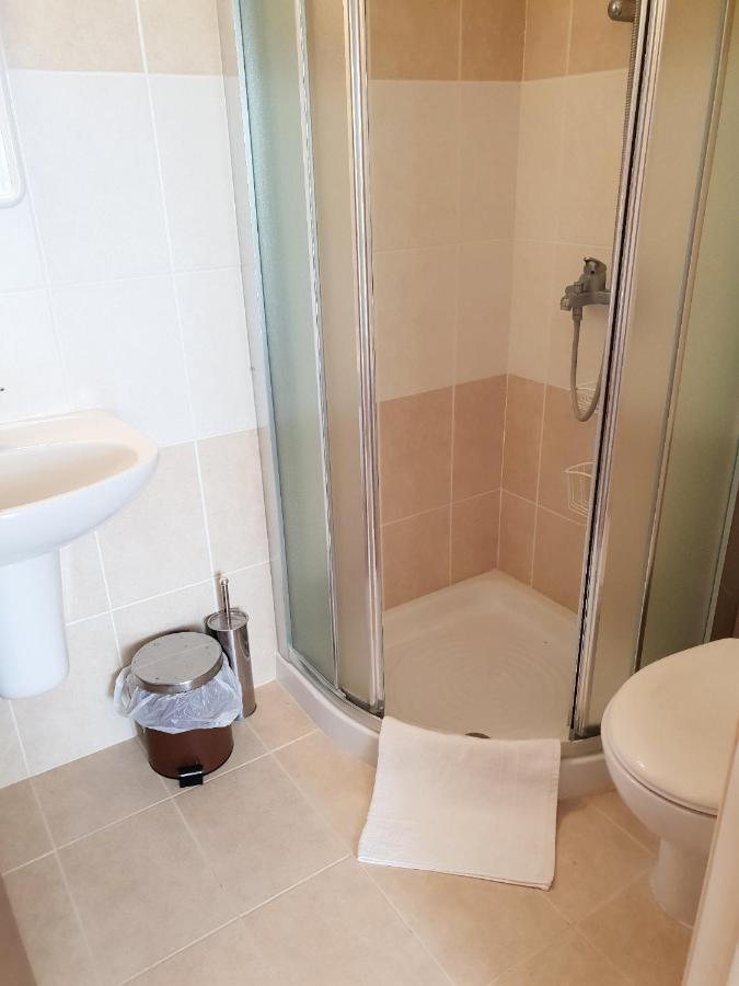 Ground Floor One Bedroom Apartment, Vanessa Complex 佩亚 外观 照片